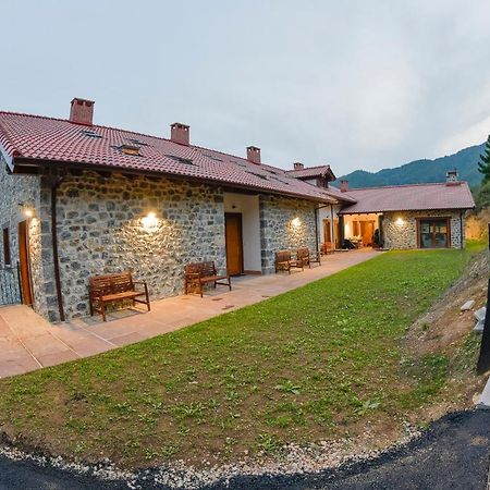Apartamentos Los Picos De Europa Colio ภายนอก รูปภาพ
