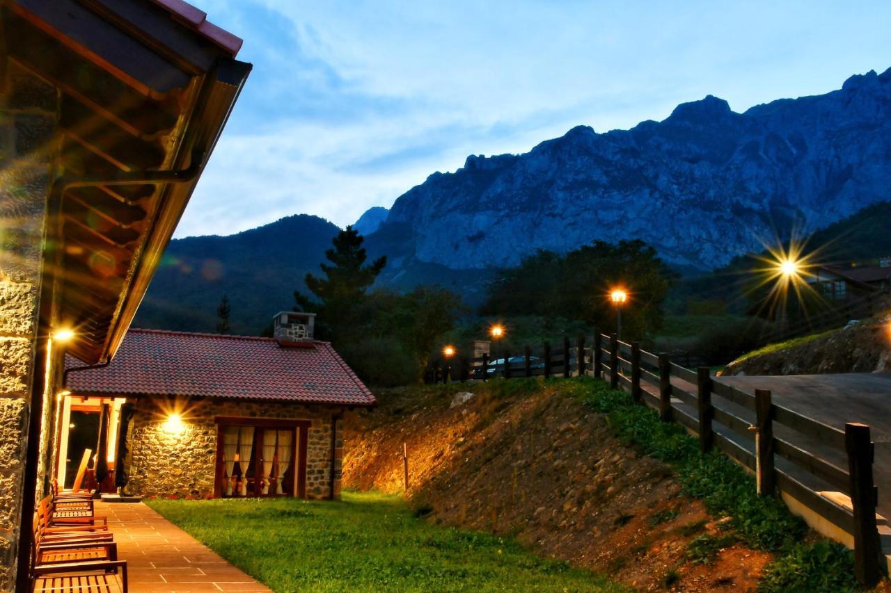 Apartamentos Los Picos De Europa Colio ภายนอก รูปภาพ