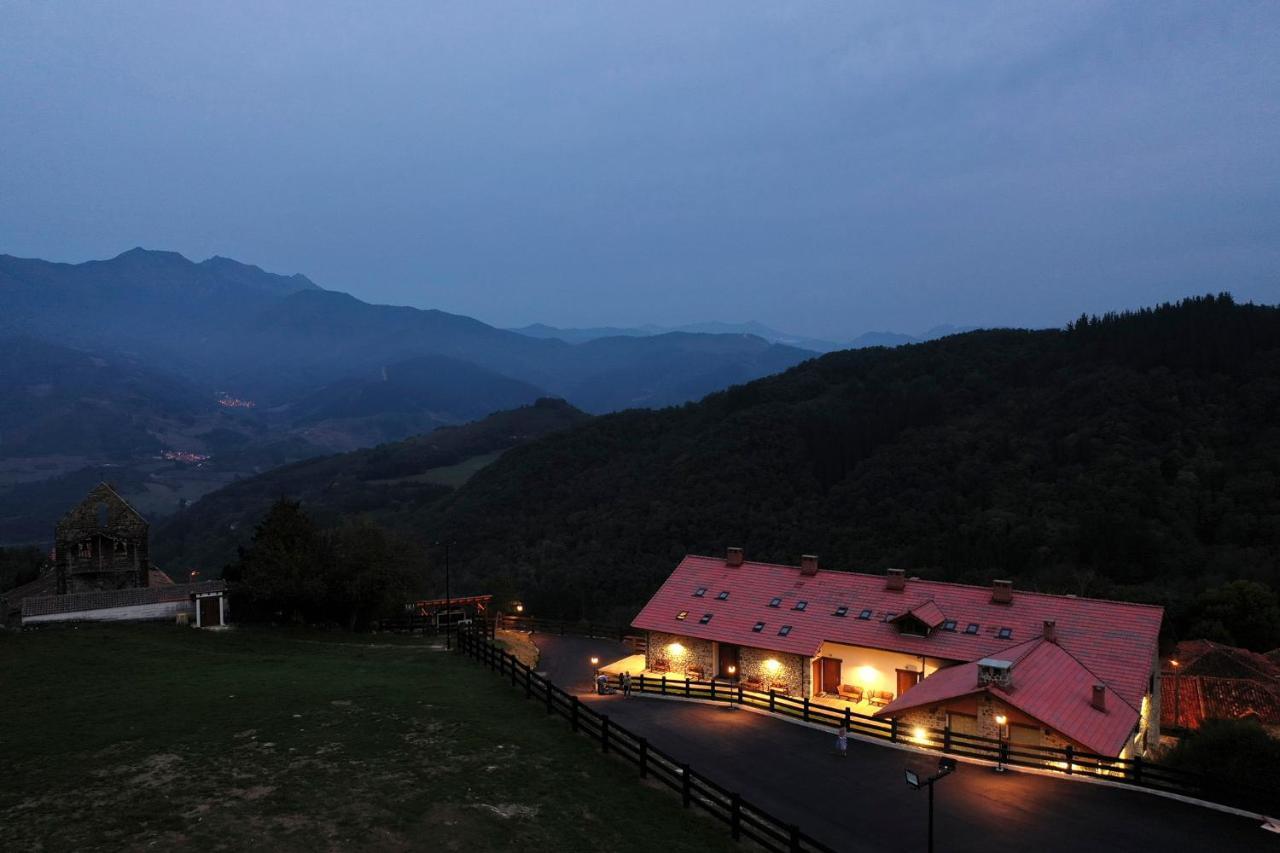 Apartamentos Los Picos De Europa Colio ภายนอก รูปภาพ