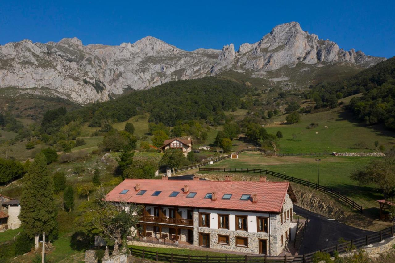 Apartamentos Los Picos De Europa Colio ภายนอก รูปภาพ