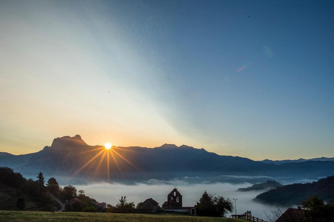 Apartamentos Los Picos De Europa Colio ภายนอก รูปภาพ