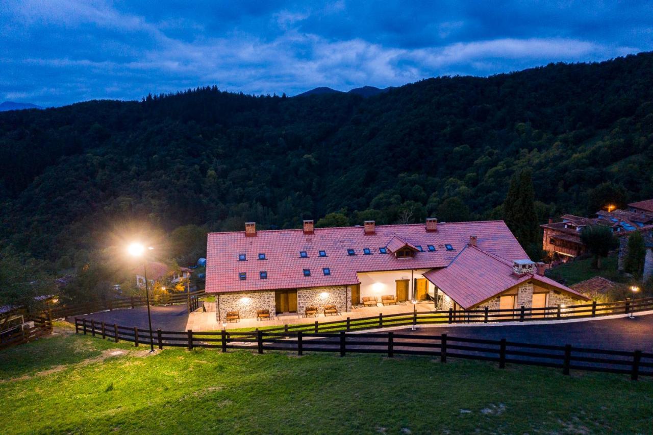 Apartamentos Los Picos De Europa Colio ภายนอก รูปภาพ