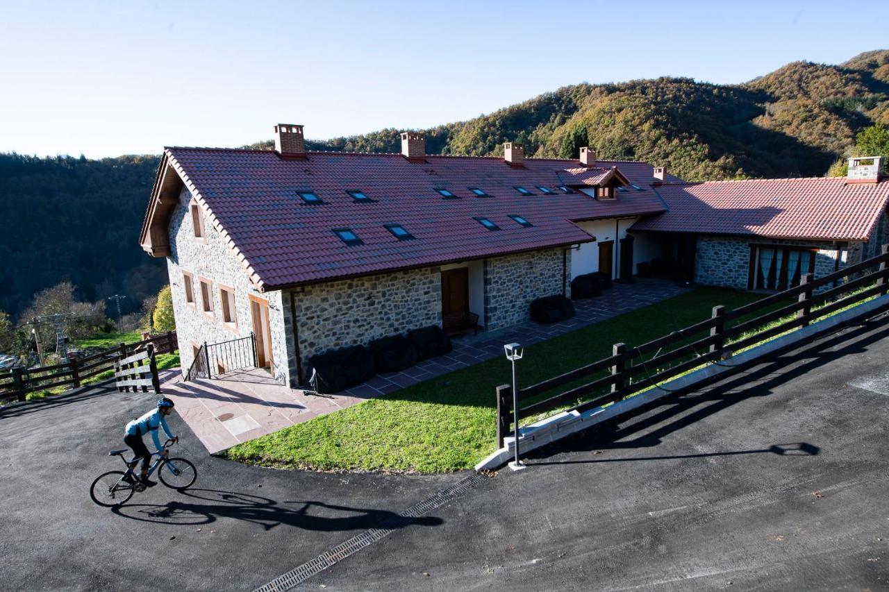 Apartamentos Los Picos De Europa Colio ภายนอก รูปภาพ