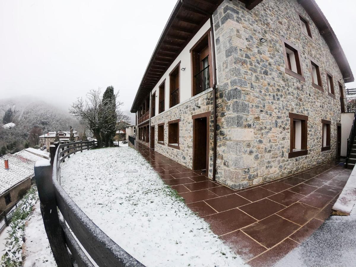 Apartamentos Los Picos De Europa Colio ภายนอก รูปภาพ